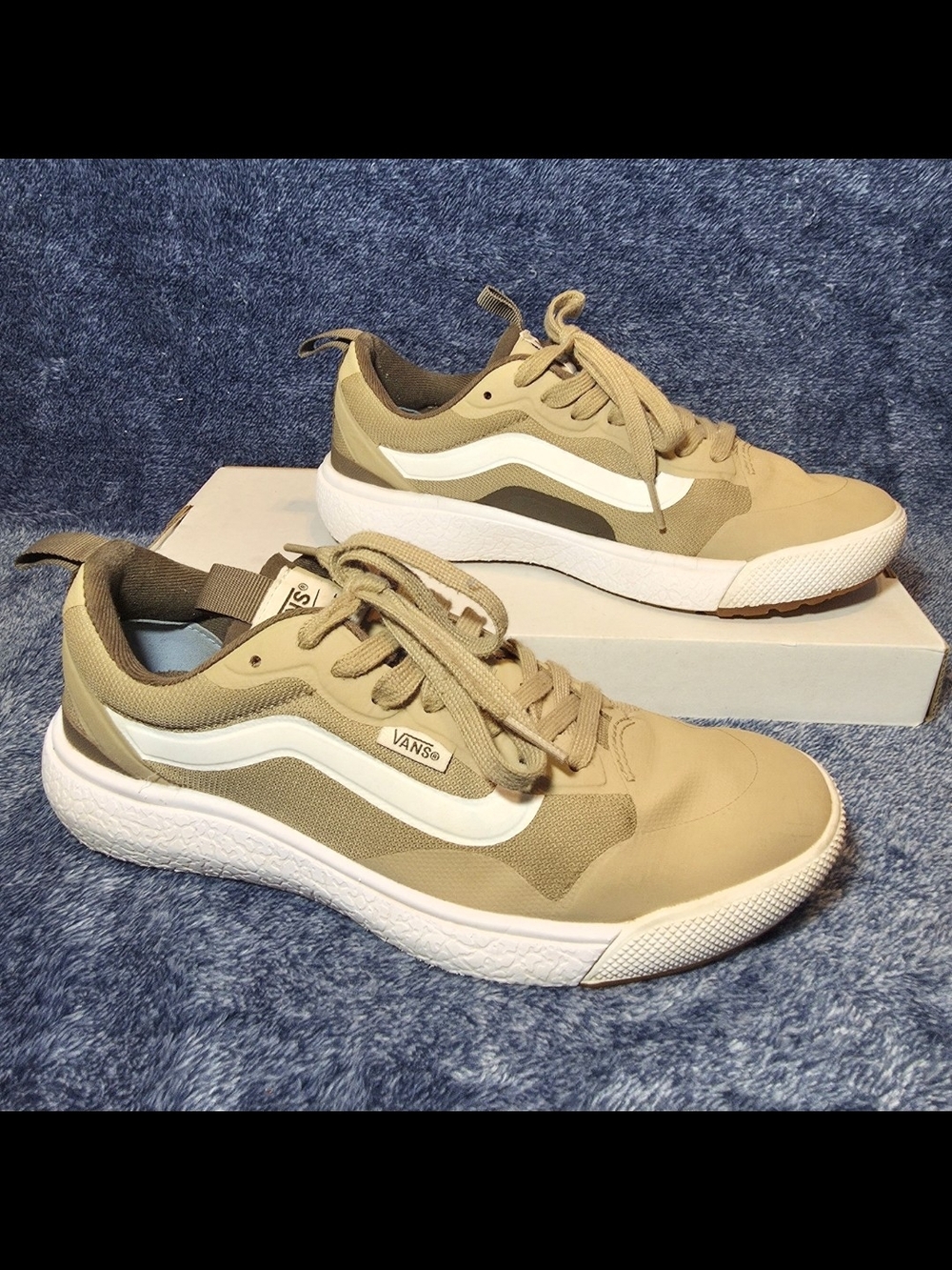 Vans UltraRange EXO - Beige Low-Top with White Side Stripe
